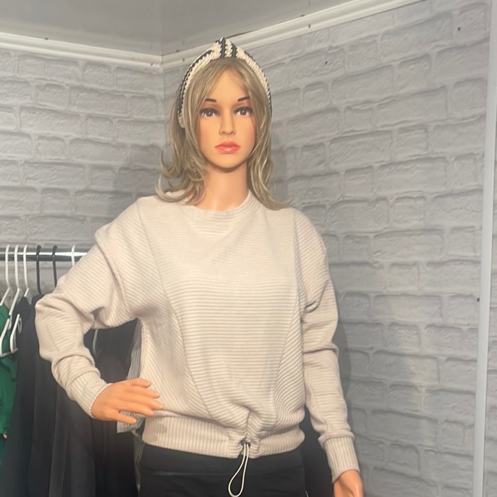 Simply Vera Beige Sweater